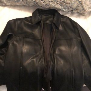 Men’s Roundtree & Yorke black leather jacket. XL